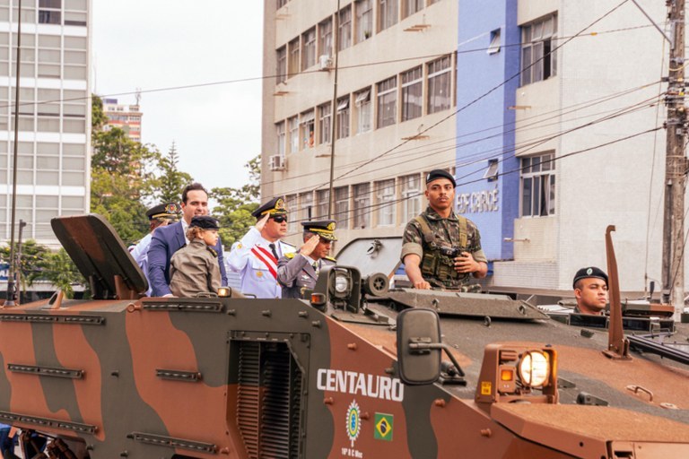 desfile.jpeg desfile.jpeg