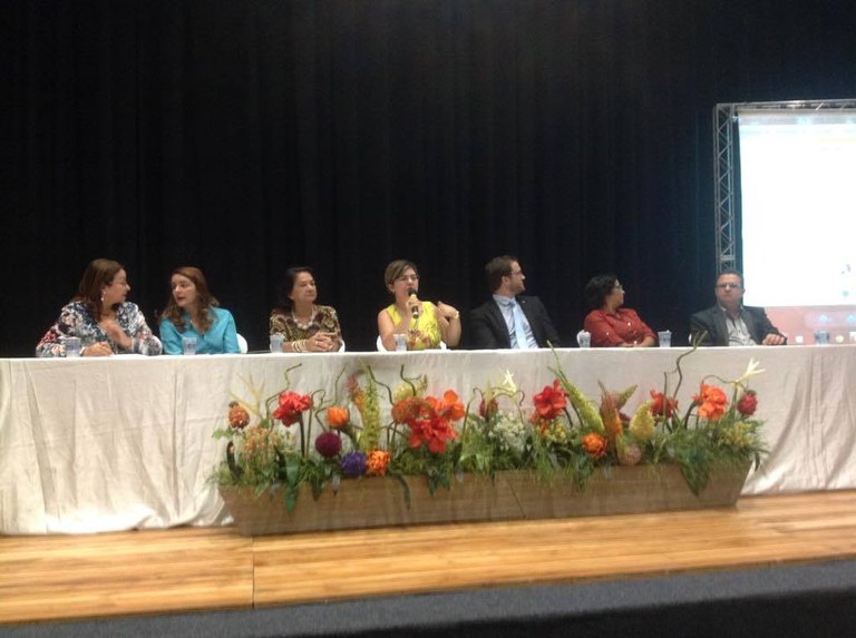 "roda de conversa", no Seminário Estadual de Discussão da Base Nacional Comum Curricular - BNCC, promovido pela Secretaria de Estado da Educação, em parceria com o Ministério da Educação. "roda de conversa", no Seminário Estadual de Discussão da Base Nacional Comum Curricular - BNCC, promovido pela Secretaria de Estado da Educação, em parceria com o Ministério da Educação.